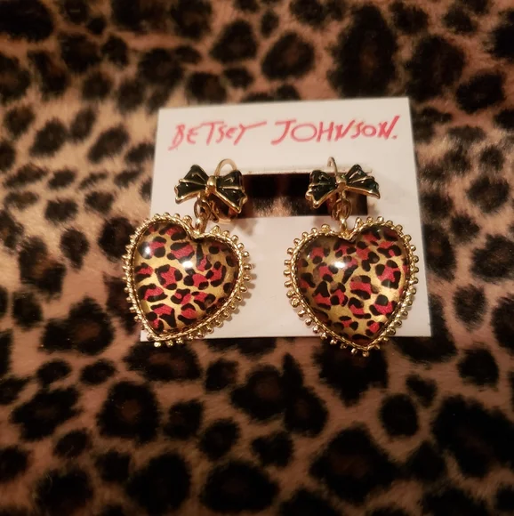 BETSEY JOHNSON Leopard Print Heart Drop Earrings w/ Bows and Gold-Tone Hardware - Picture 10 of 12